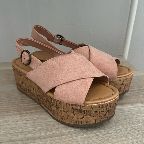 American Eagle Outfitters Shoes - American Eagle Outfitters Pink Platform Sandals